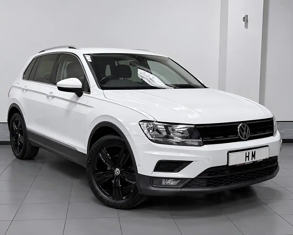 Used 2020 Volkswagen Tiguan Match White - Front View