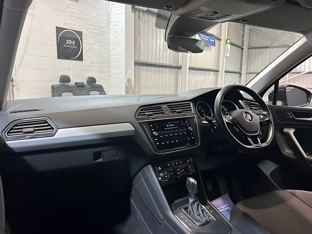 Used 2020 Volkswagen Tiguan Match White - Interior and Exterior details 13