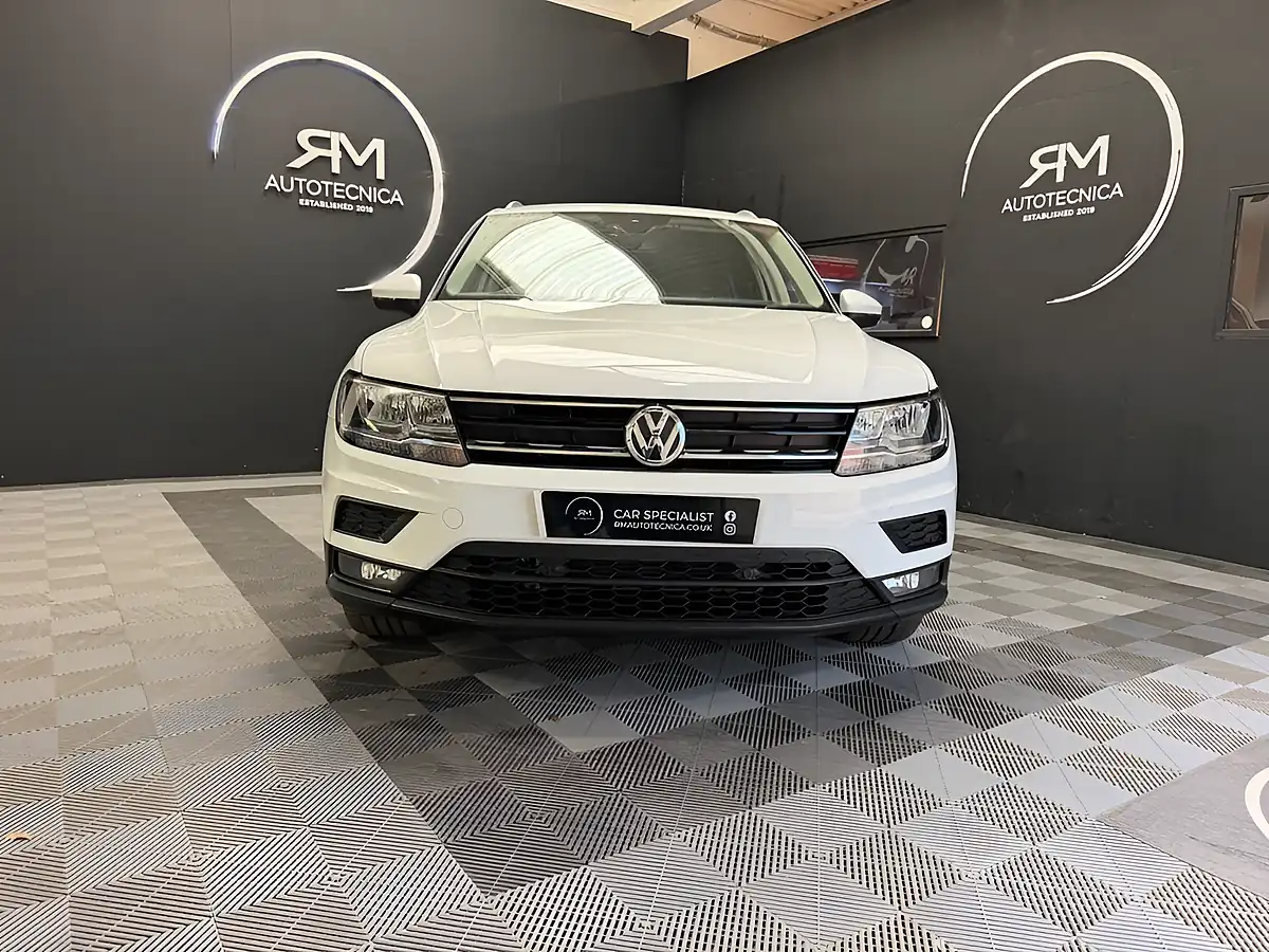 Used 2020 Volkswagen Tiguan Match White - Interior and Exterior details 4