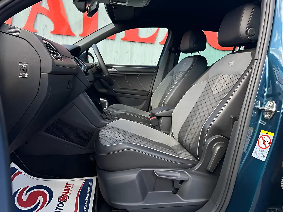 Used 2020 Volkswagen Tiguan R-Line Blue - Interior and Exterior details 11