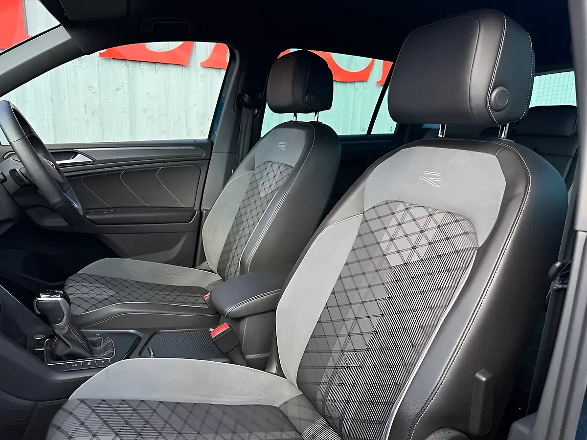 Used 2020 Volkswagen Tiguan R-Line Blue - Interior and Exterior details 12