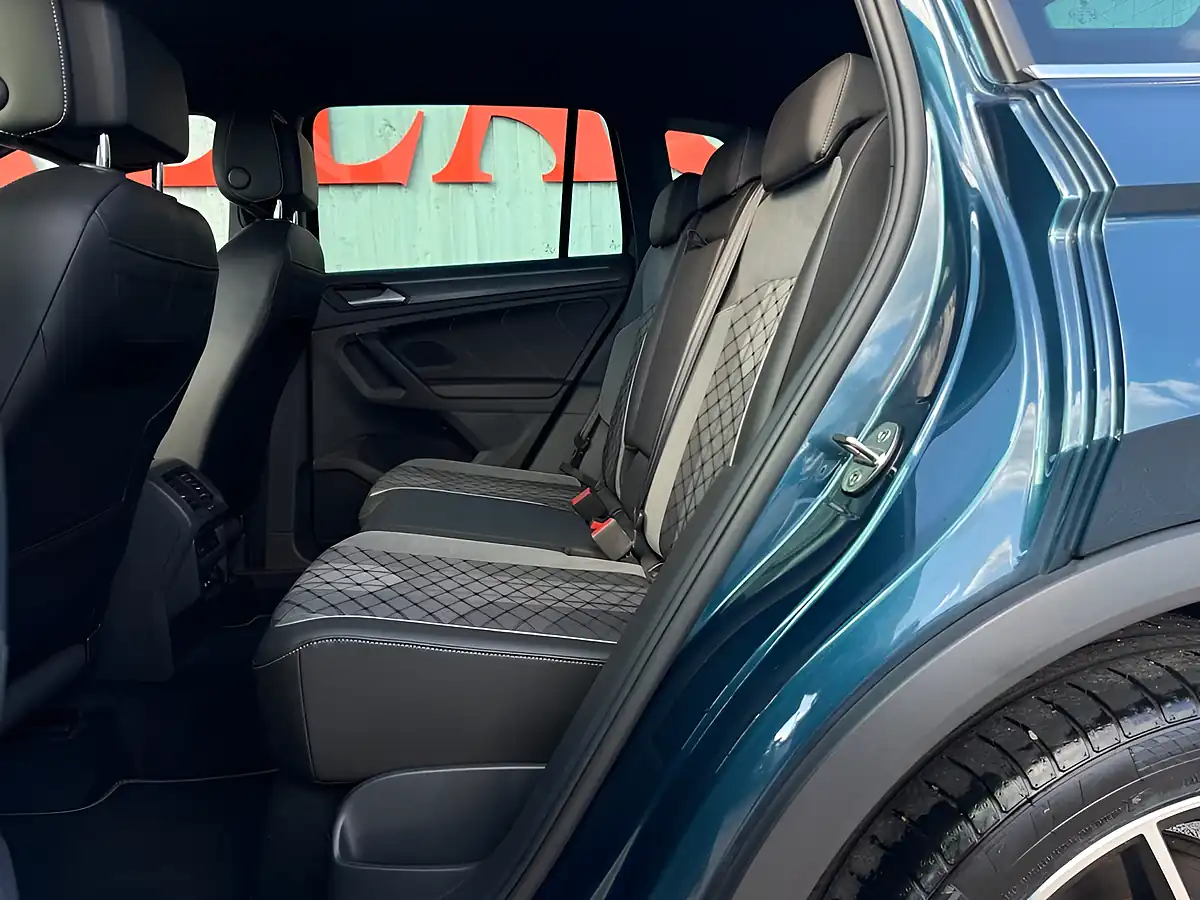 Used 2020 Volkswagen Tiguan R-Line Blue - Interior and Exterior details 13