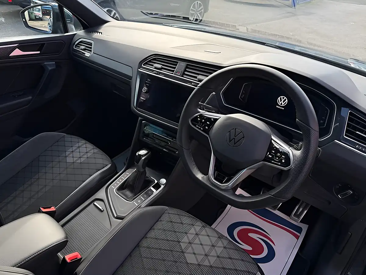 Used 2020 Volkswagen Tiguan R-Line Blue - Interior and Exterior details 17