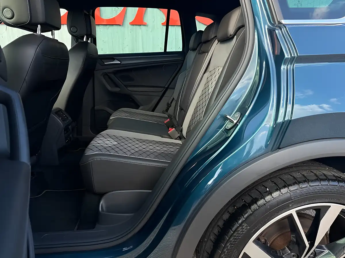 Used 2020 Volkswagen Tiguan R-Line Blue - Interior and Exterior details 3