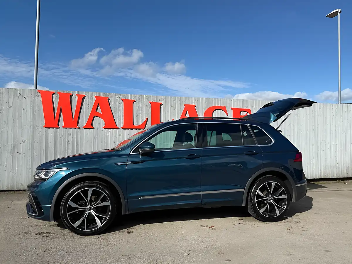 Used 2020 Volkswagen Tiguan R-Line Blue - Interior and Exterior details 4