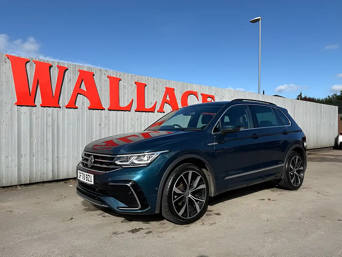Used 2020 Volkswagen Tiguan R-Line Blue - Interior and Exterior details 6