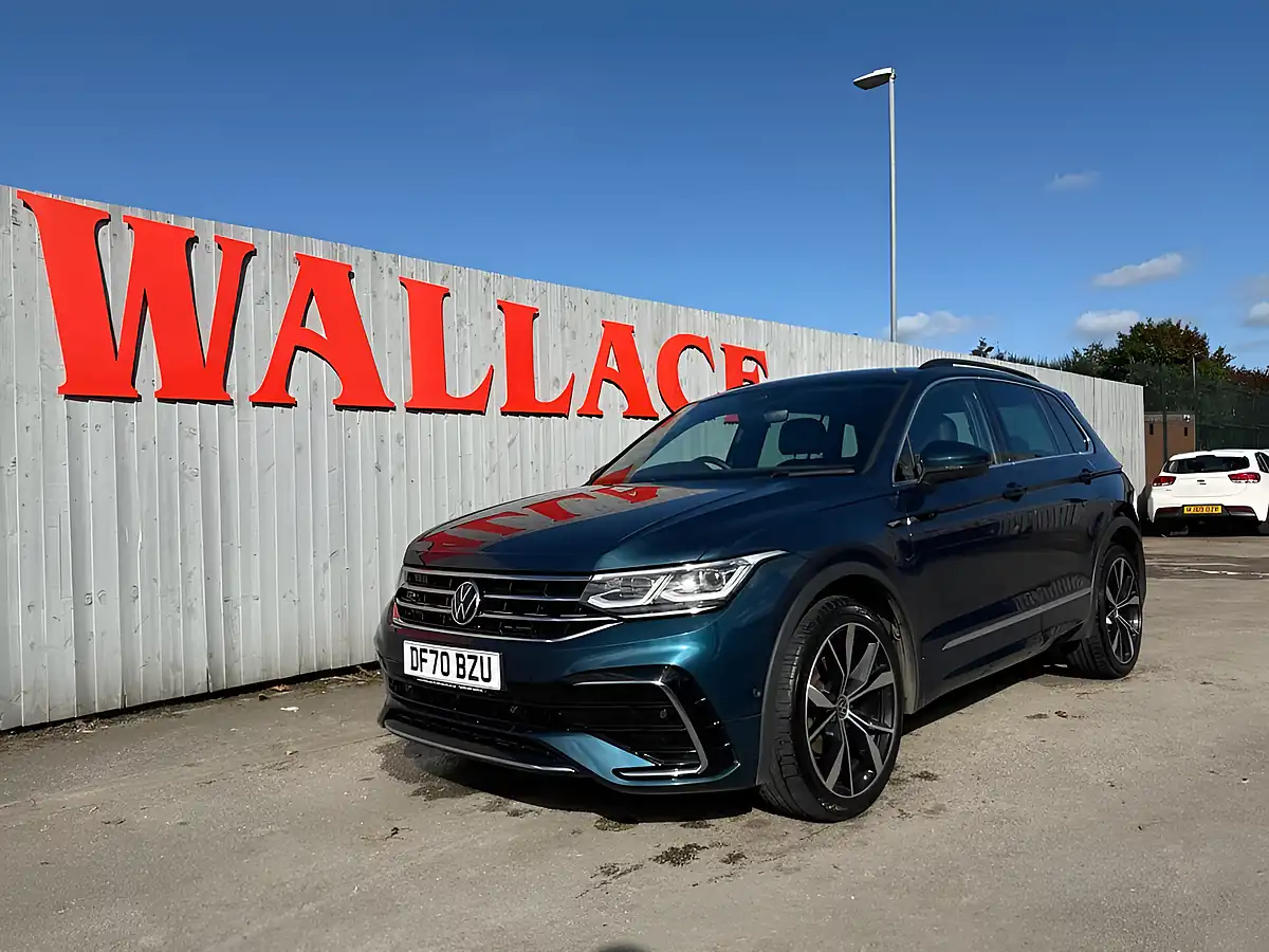 Used 2020 Volkswagen Tiguan R-Line Blue - Interior and Exterior details 8