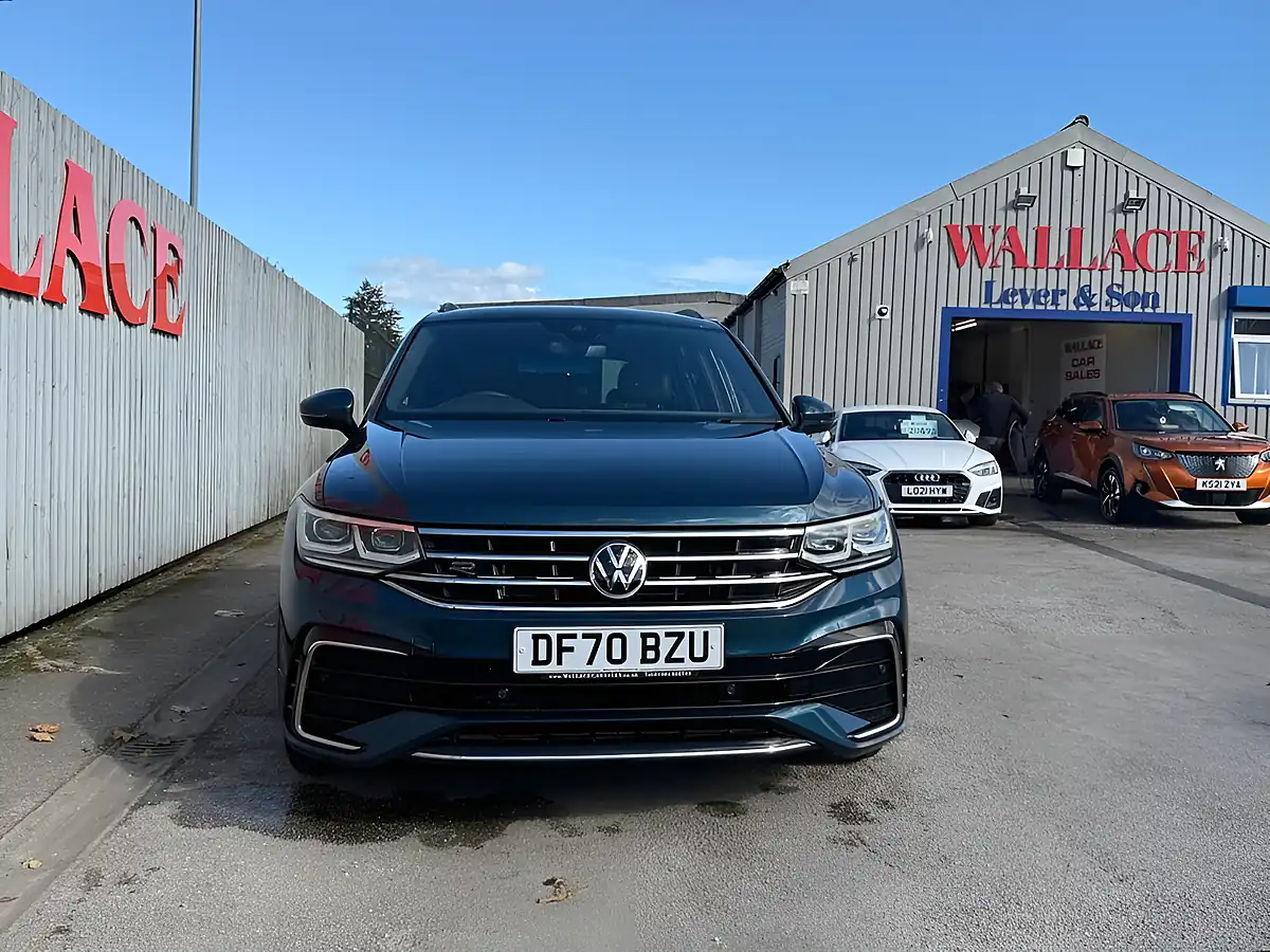 Used 2020 Volkswagen Tiguan R-Line Blue - Interior and Exterior details 9