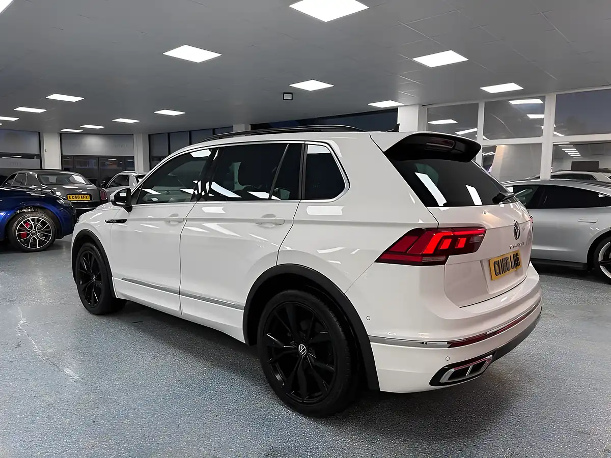 Used 2020 Volkswagen Tiguan R-Line Oryx White - Interior and Exterior details 11