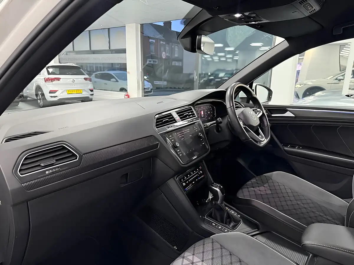 Used 2020 Volkswagen Tiguan R-Line Oryx White - Interior and Exterior details 13