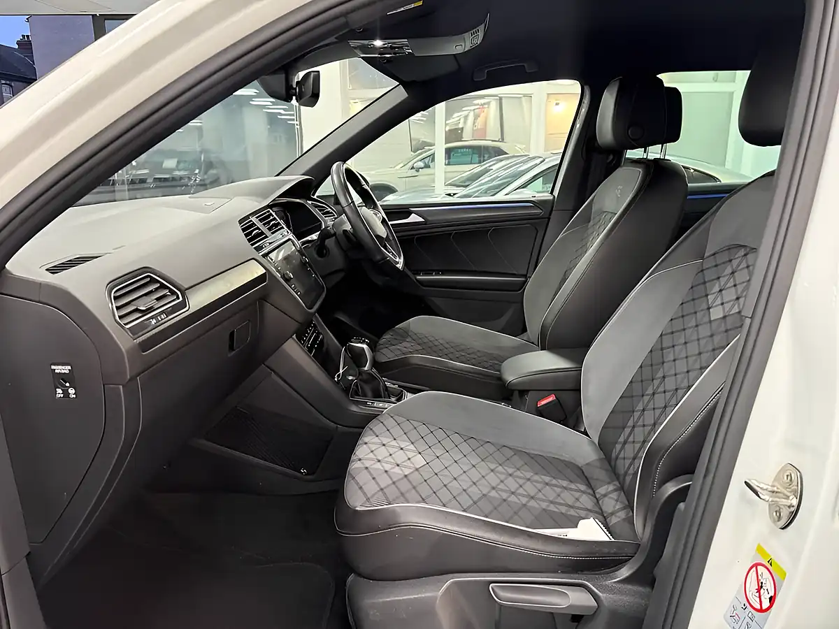 Used 2020 Volkswagen Tiguan R-Line Oryx White - Interior and Exterior details 14