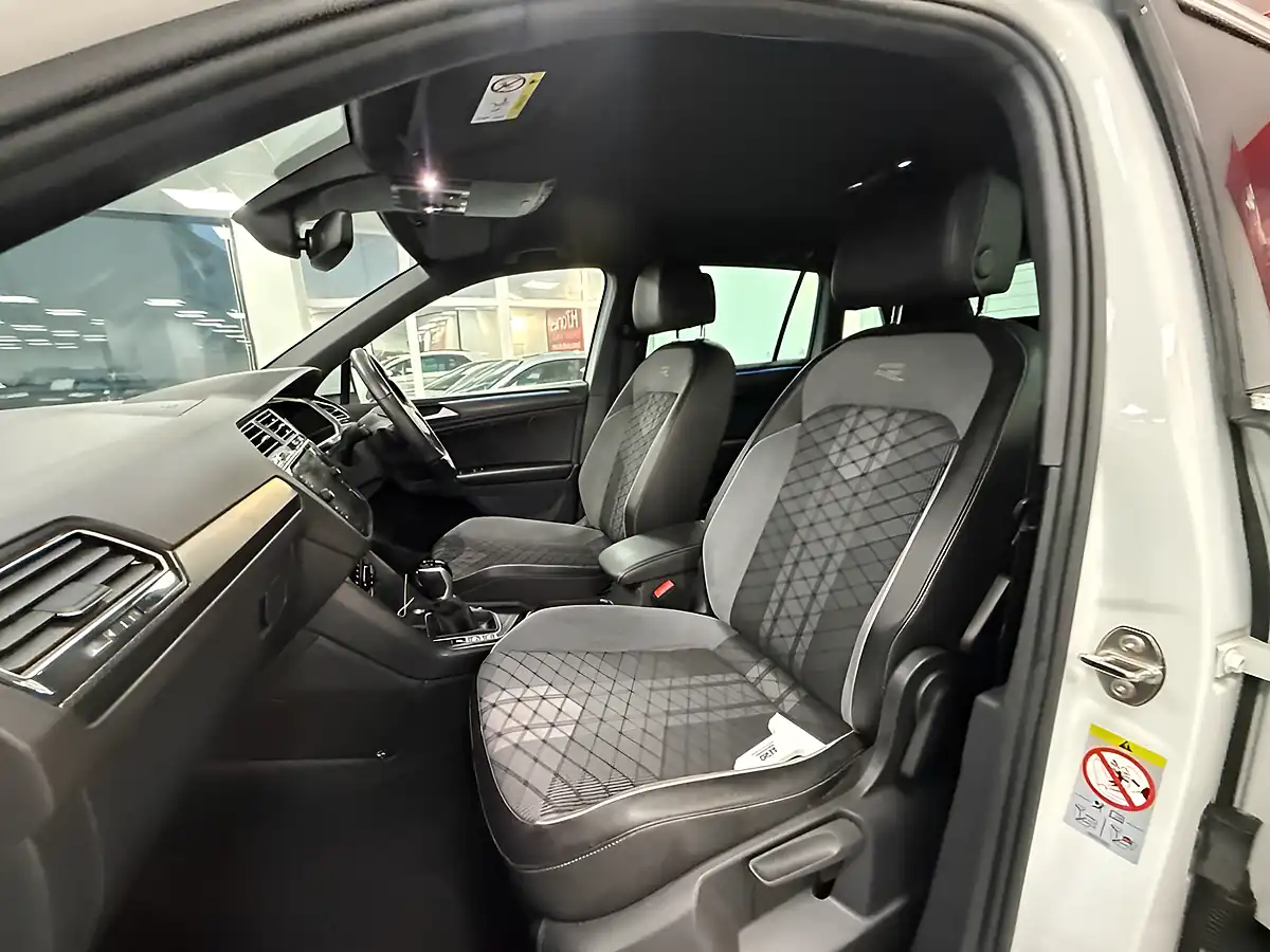 Used 2020 Volkswagen Tiguan R-Line Oryx White - Interior and Exterior details 15
