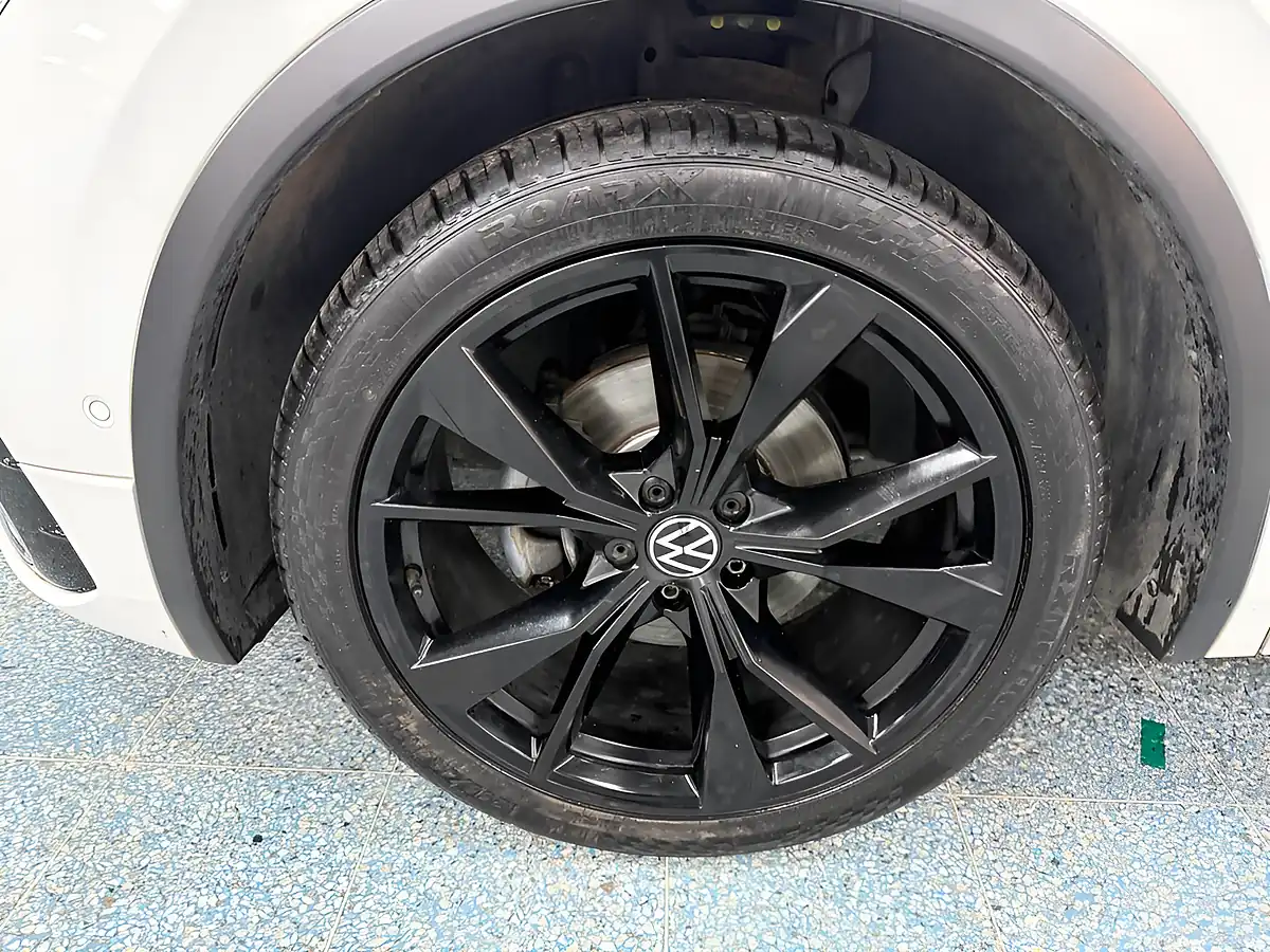 Used 2020 Volkswagen Tiguan R-Line Oryx White - Interior and Exterior details 19