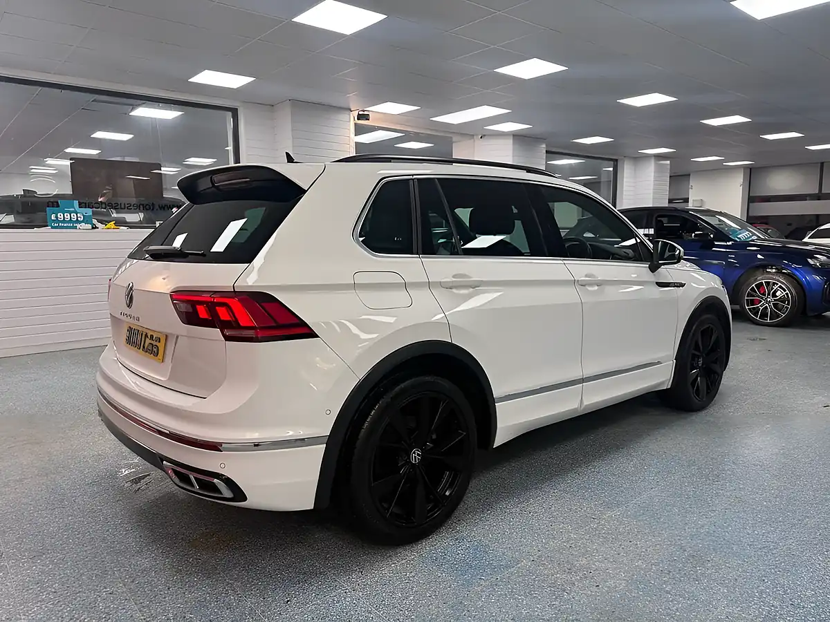 Used 2020 Volkswagen Tiguan R-Line Oryx White - Interior and Exterior details 2