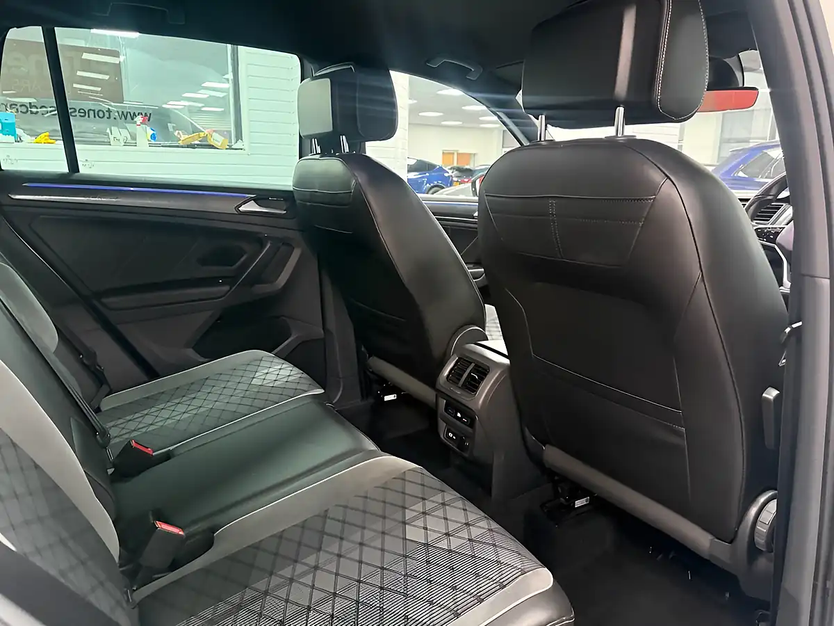 Used 2020 Volkswagen Tiguan R-Line Oryx White - Interior and Exterior details 4