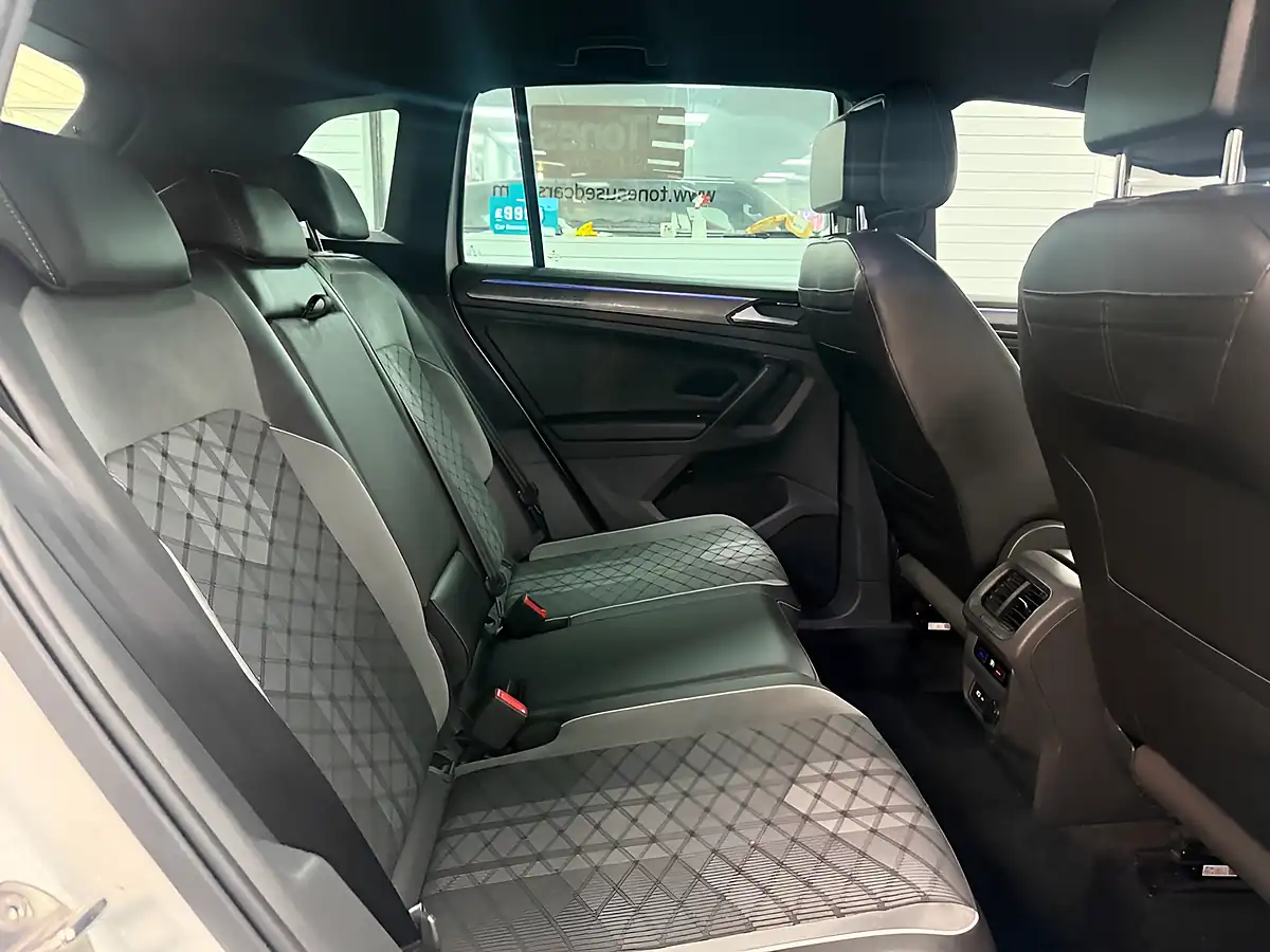 Used 2020 Volkswagen Tiguan R-Line Oryx White - Interior and Exterior details 5