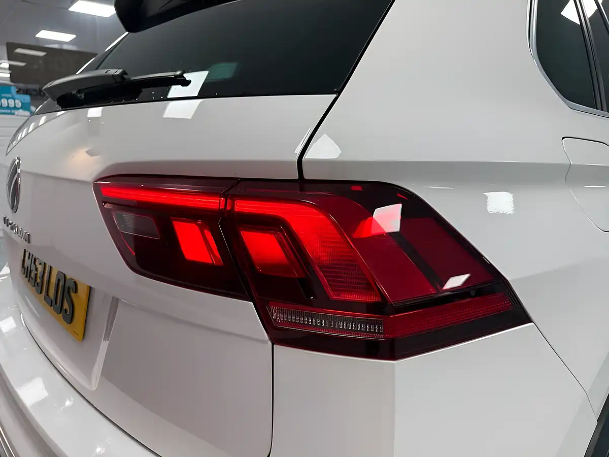Used 2020 Volkswagen Tiguan R-Line Oryx White - Interior and Exterior details 7