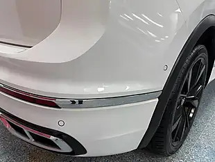 Used 2020 Volkswagen Tiguan R-Line Oryx White - Interior and Exterior details 8
