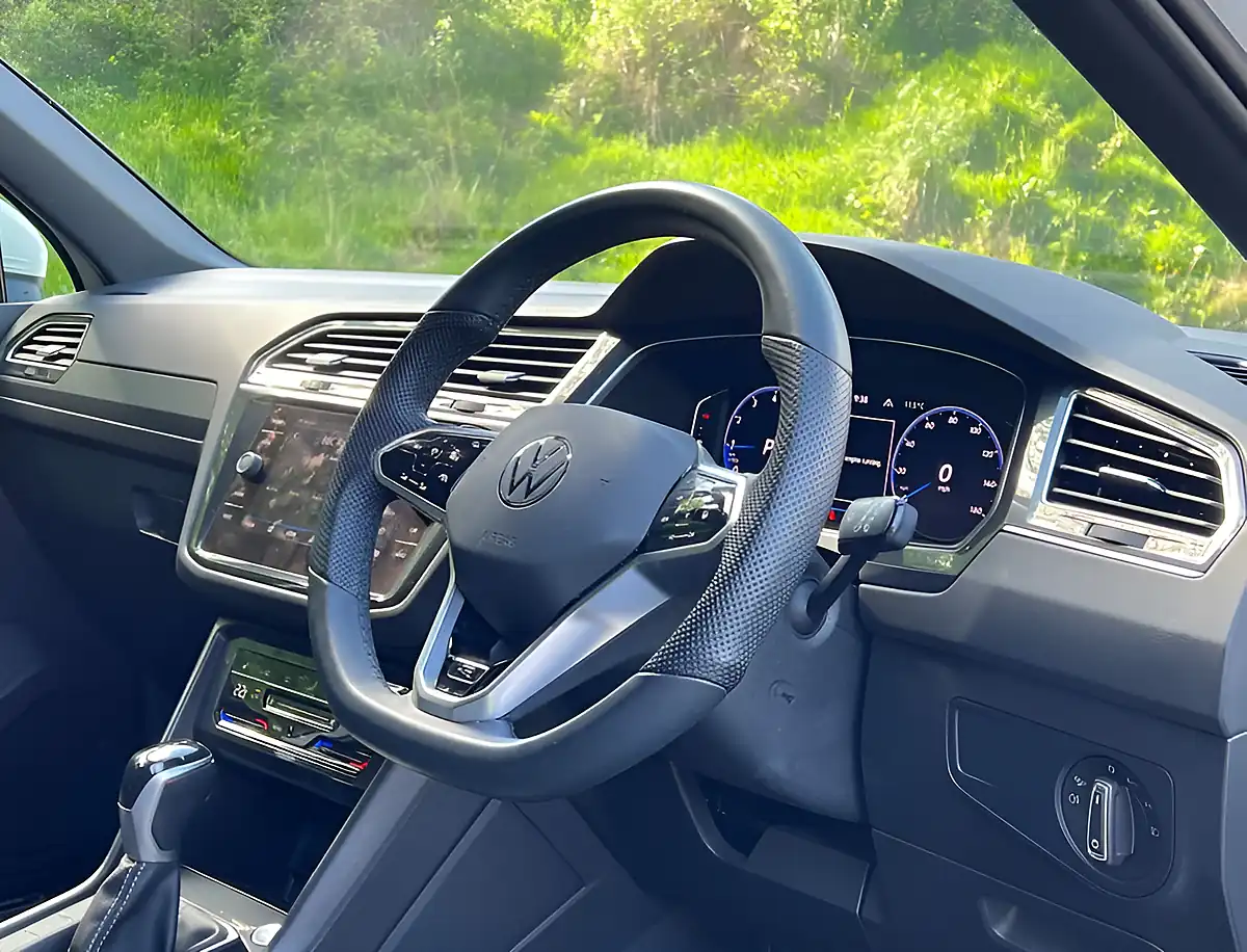 Used 2020 Volkswagen Tiguan R-Line Pure White - Interior and Exterior details 10