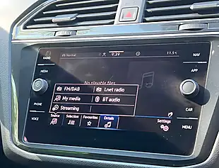 Used 2020 Volkswagen Tiguan R-Line Pure White - Interior and Exterior details 13