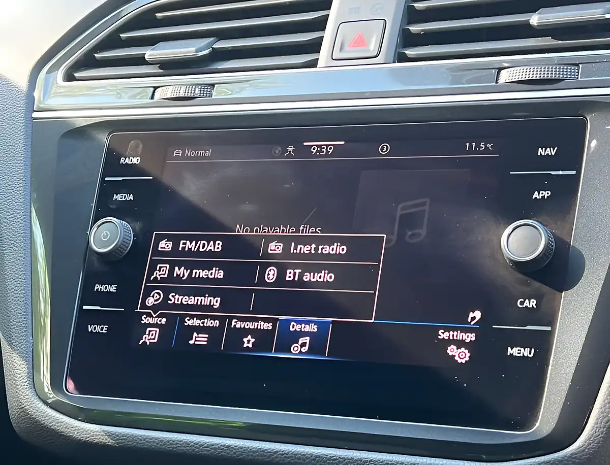 Used 2020 Volkswagen Tiguan R-Line Pure White - Interior and Exterior details 13