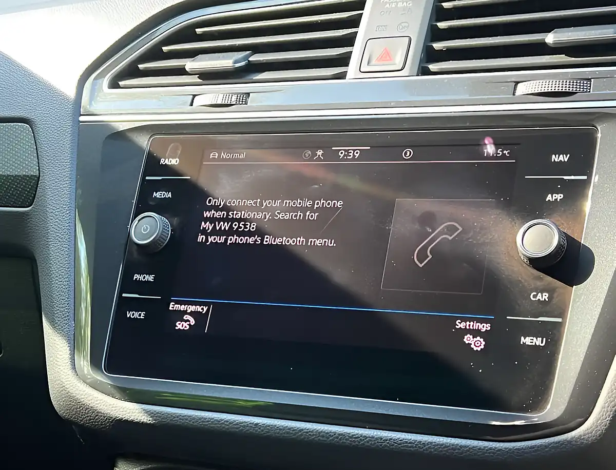 Used 2020 Volkswagen Tiguan R-Line Pure White - Interior and Exterior details 14