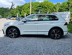 Used 2020 Volkswagen Tiguan R-Line Pure White - Interior and Exterior details 6