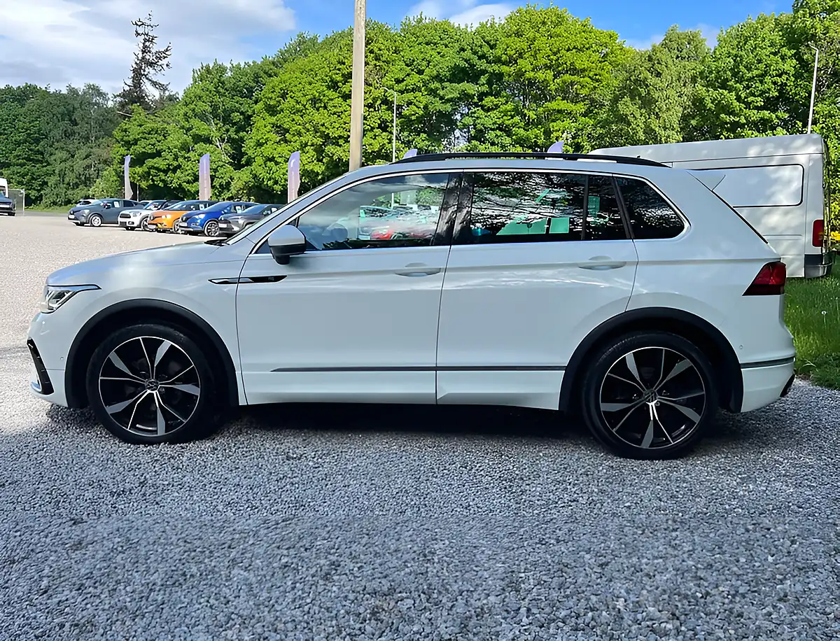 Used 2020 Volkswagen Tiguan R-Line Pure White - Interior and Exterior details 6