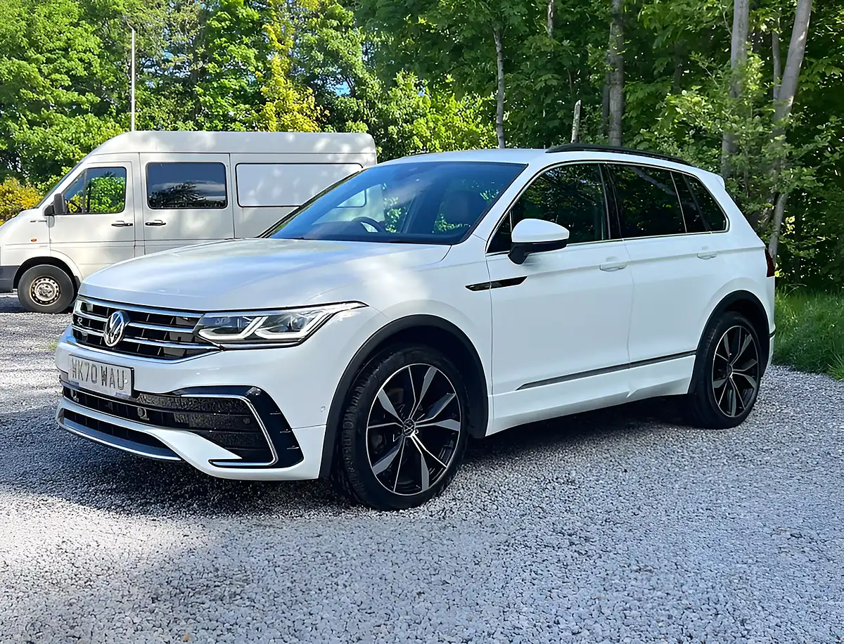 Used 2020 Volkswagen Tiguan R-Line Pure White - Interior and Exterior details 7