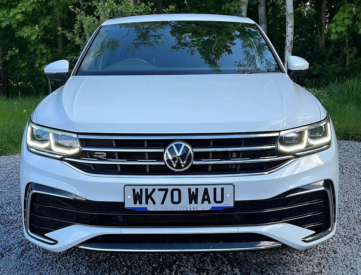Used 2020 Volkswagen Tiguan R-Line Pure White - Interior and Exterior details 8