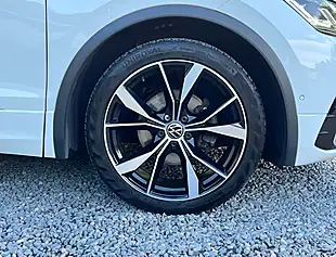 Used 2020 Volkswagen Tiguan R-Line Pure White - Interior and Exterior details 9