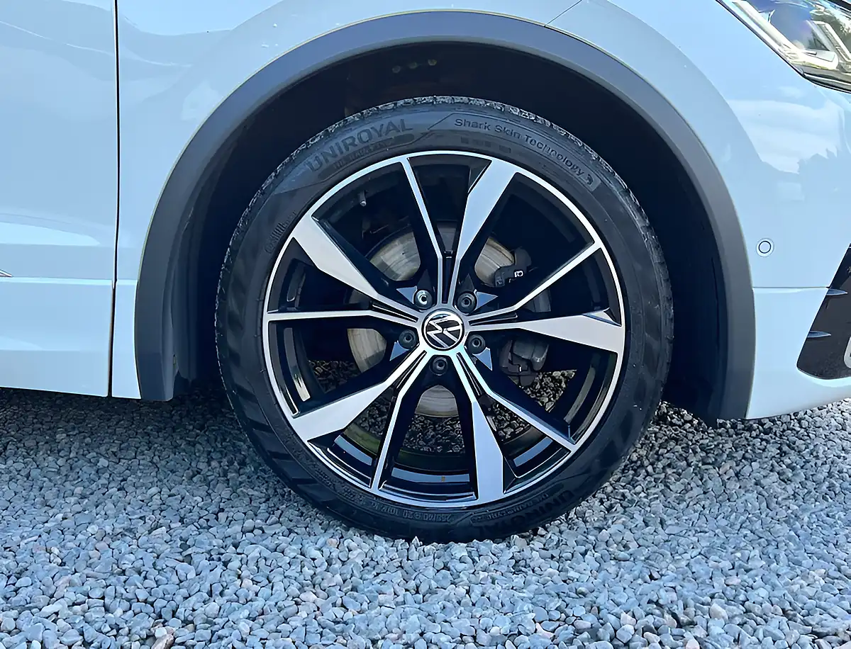 Used 2020 Volkswagen Tiguan R-Line Pure White - Interior and Exterior details 9