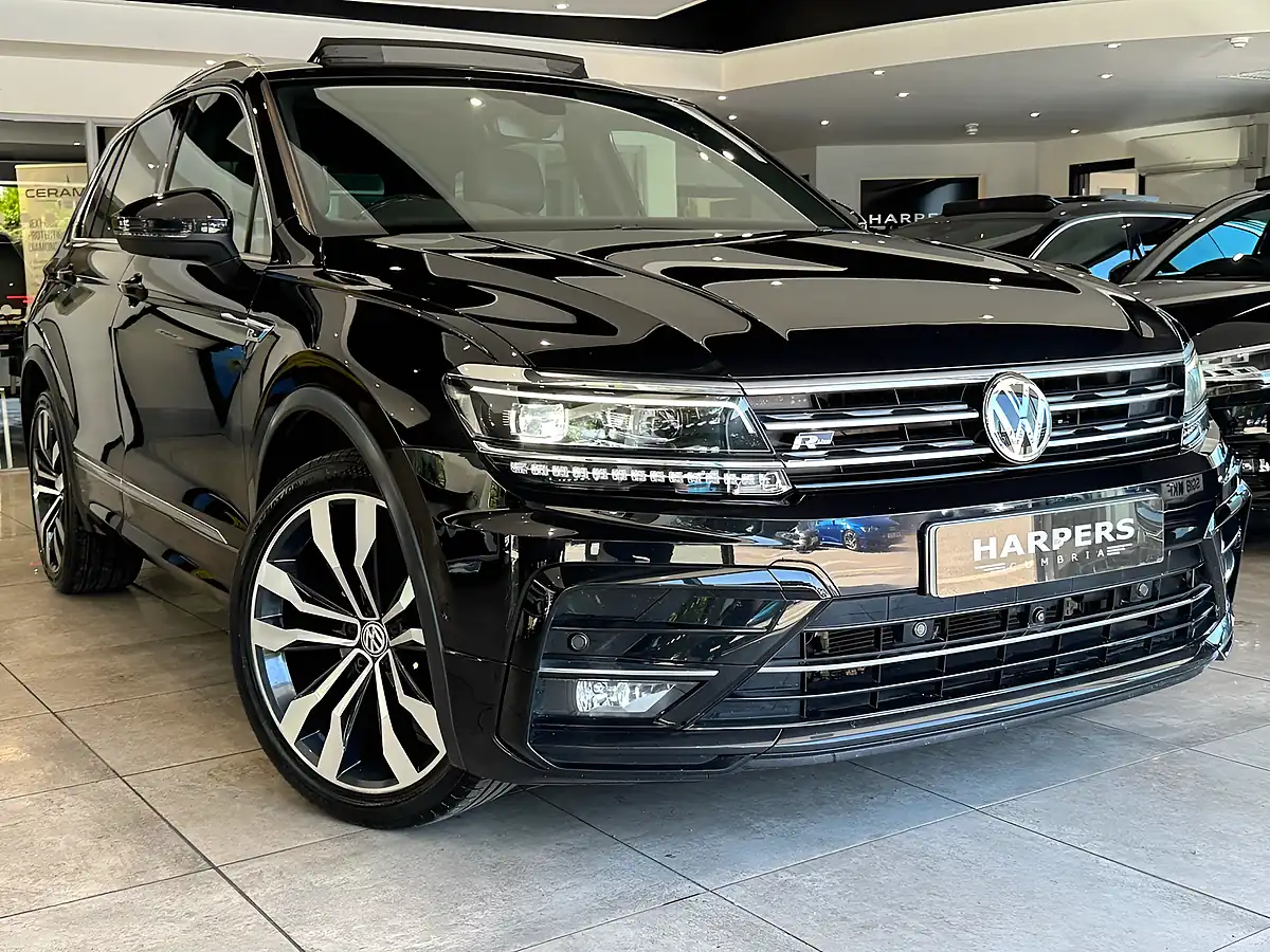 Used 2020 Volkswagen Tiguan R-Line Tech Black - Front View