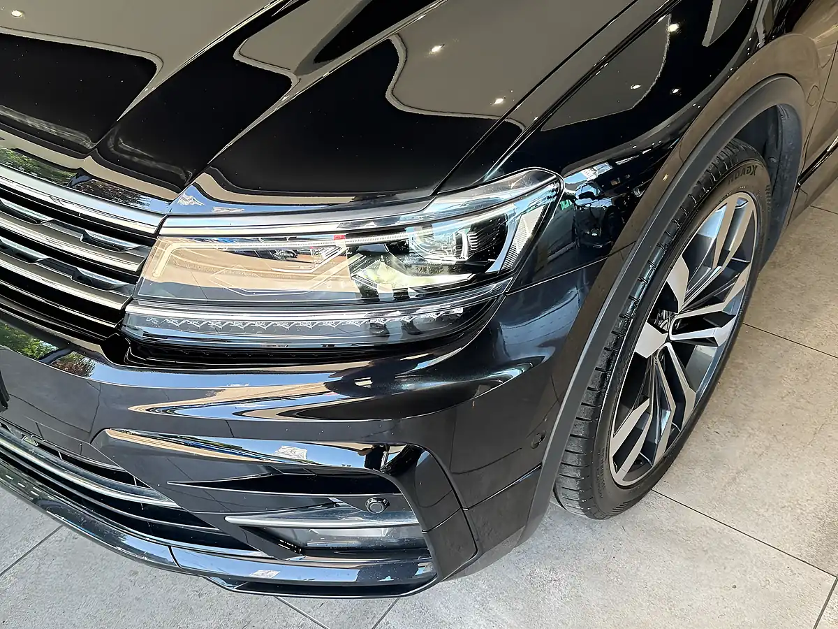 Used 2020 Volkswagen Tiguan R-Line Tech Black - Interior and Exterior details 4