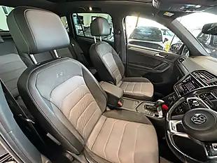 Used 2020 Volkswagen Tiguan R-Line Tech Black - Interior and Exterior details 9
