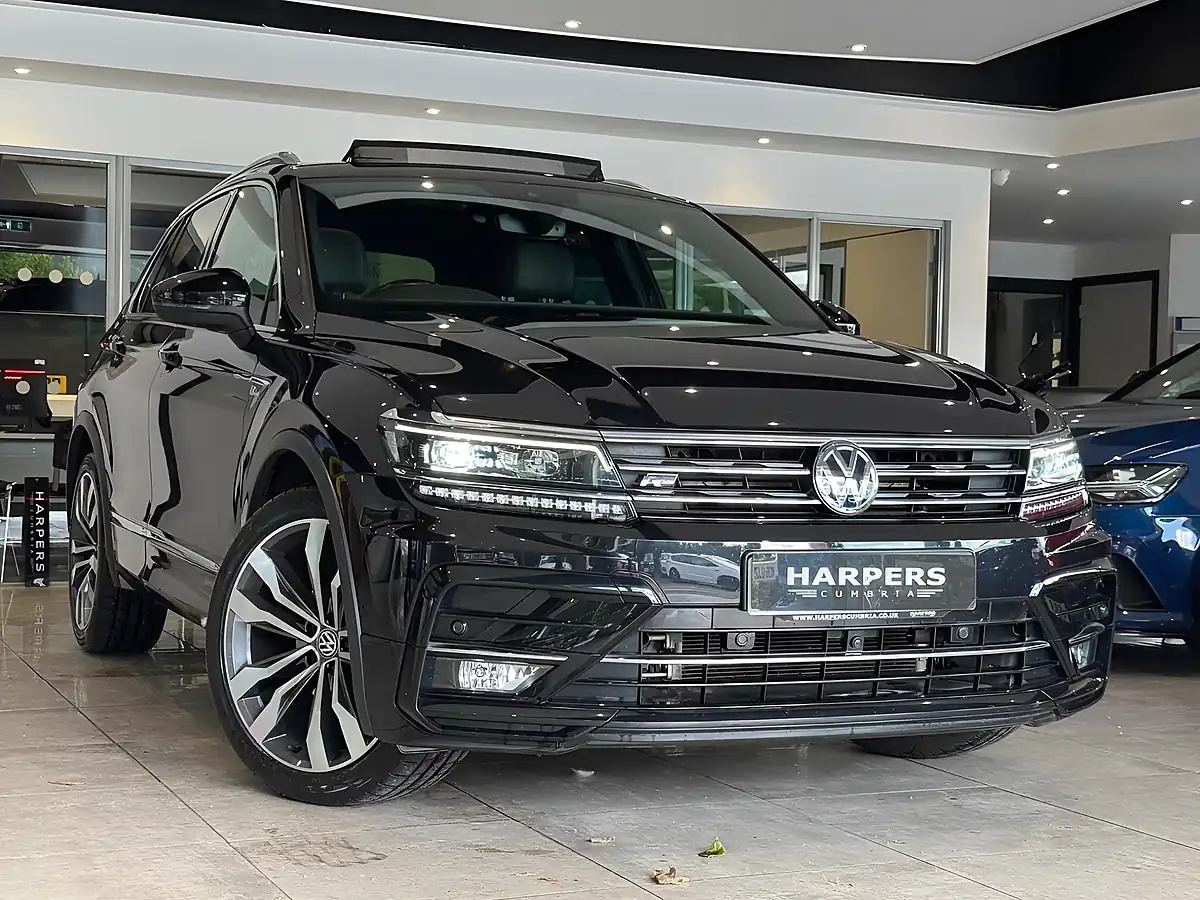 Used 2020 Volkswagen Tiguan R-Line Tech Black - Front View