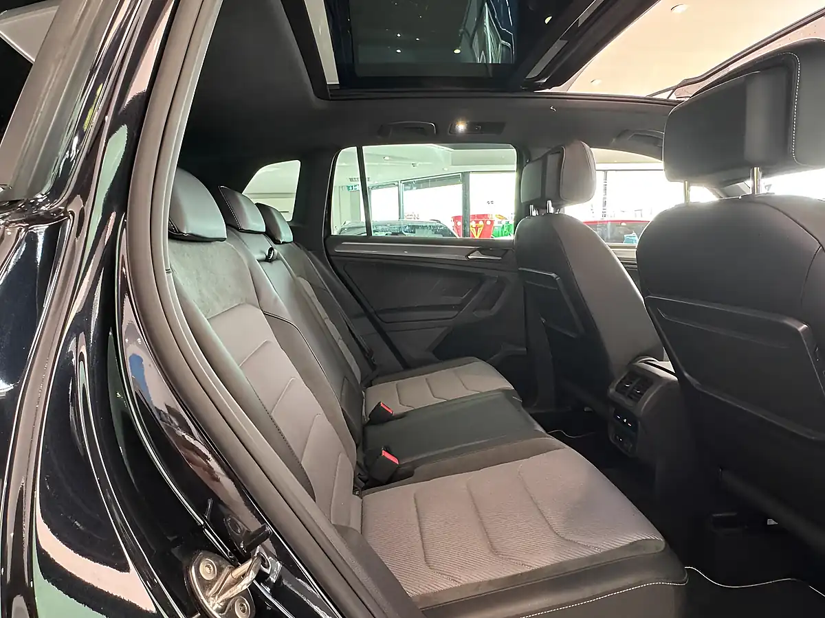 Used 2020 Volkswagen Tiguan R-Line Tech Black - Interior and Exterior details 13