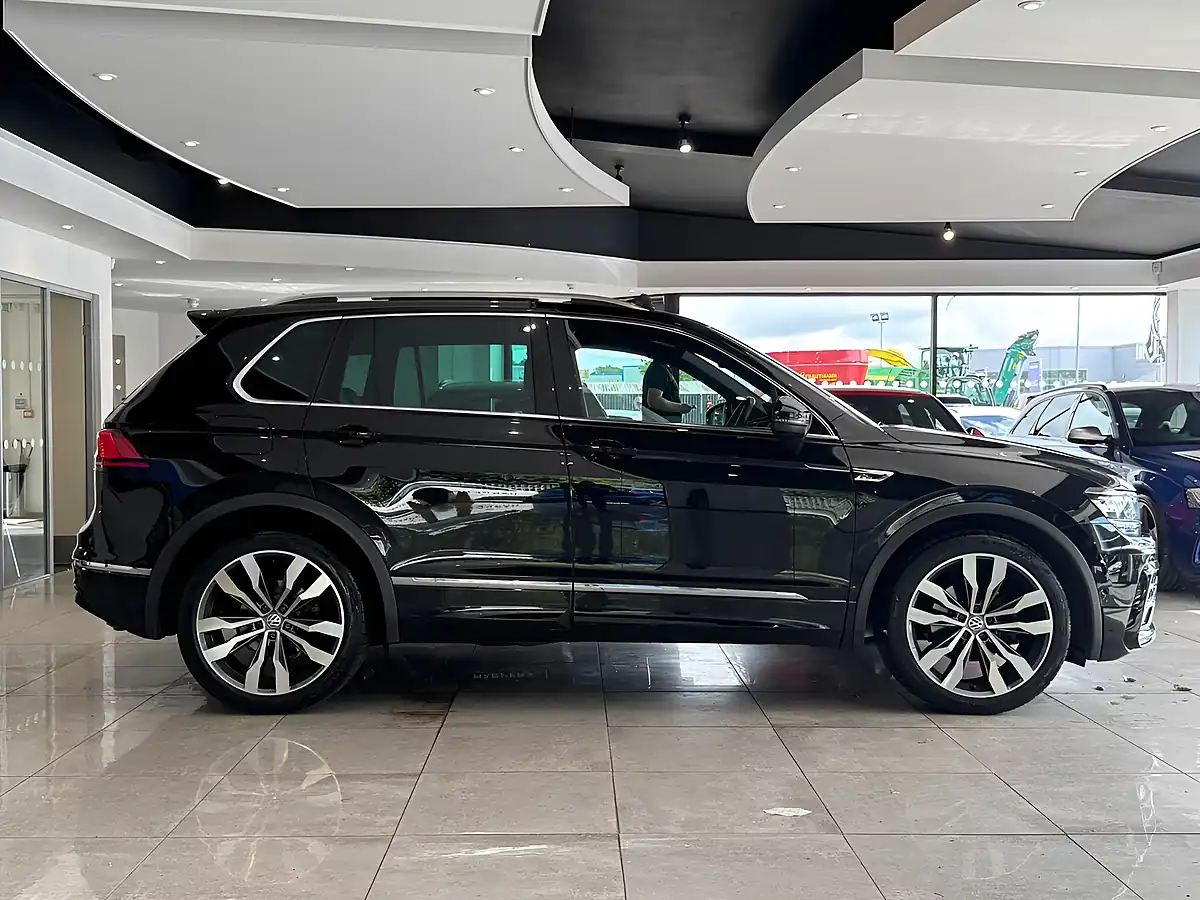 Used 2020 Volkswagen Tiguan R-Line Tech Black - Interior and Exterior details 5
