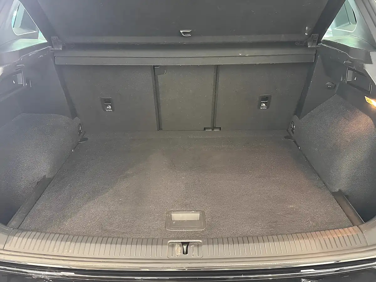 Used 2020 Volkswagen Tiguan R-Line Tech Black - Interior and Exterior details 8