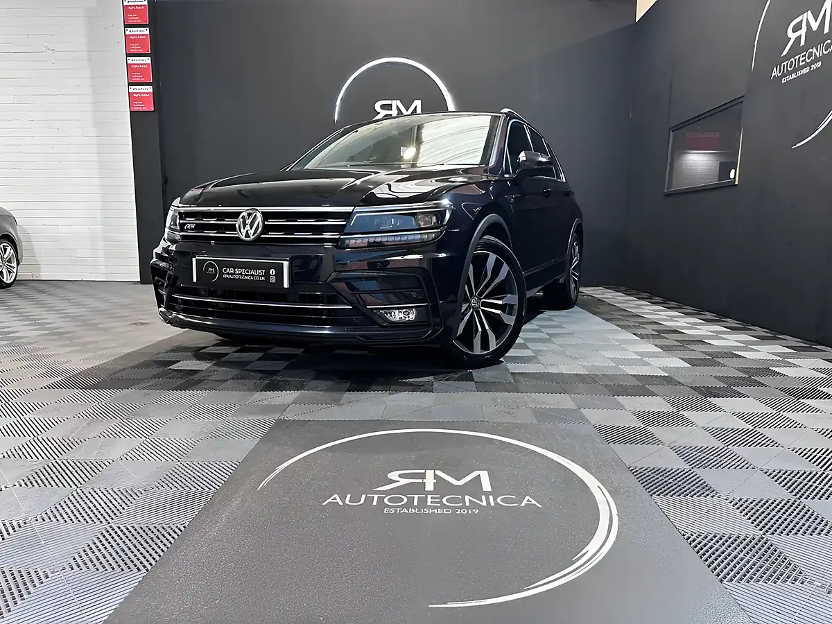 Used 2020 Volkswagen Tiguan R-Line Tech Black - Front View