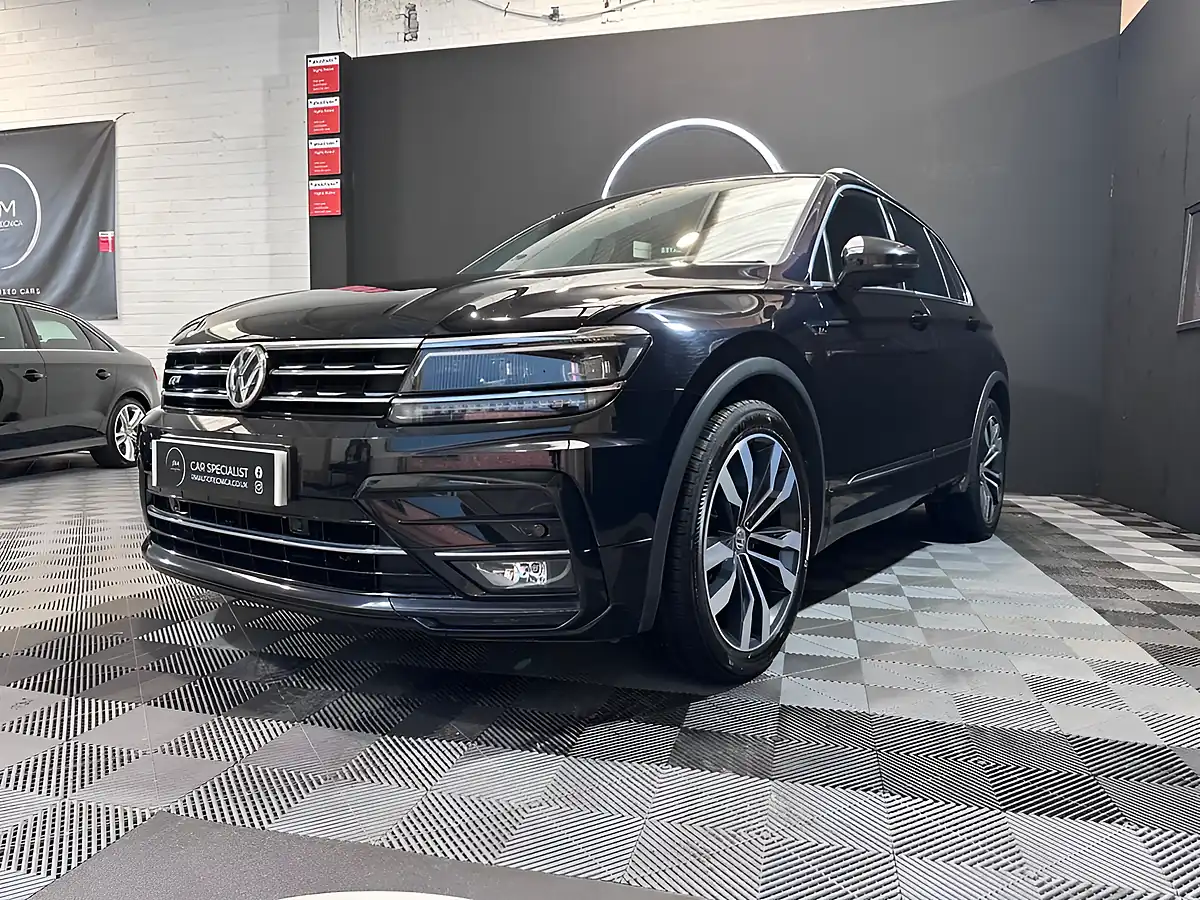 Used 2020 Volkswagen Tiguan R-Line Tech Black - Interior and Exterior details 4