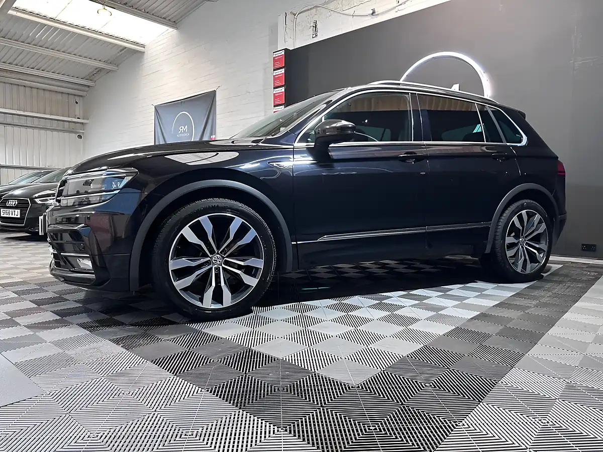 Used 2020 Volkswagen Tiguan R-Line Tech Black - Interior and Exterior details 5