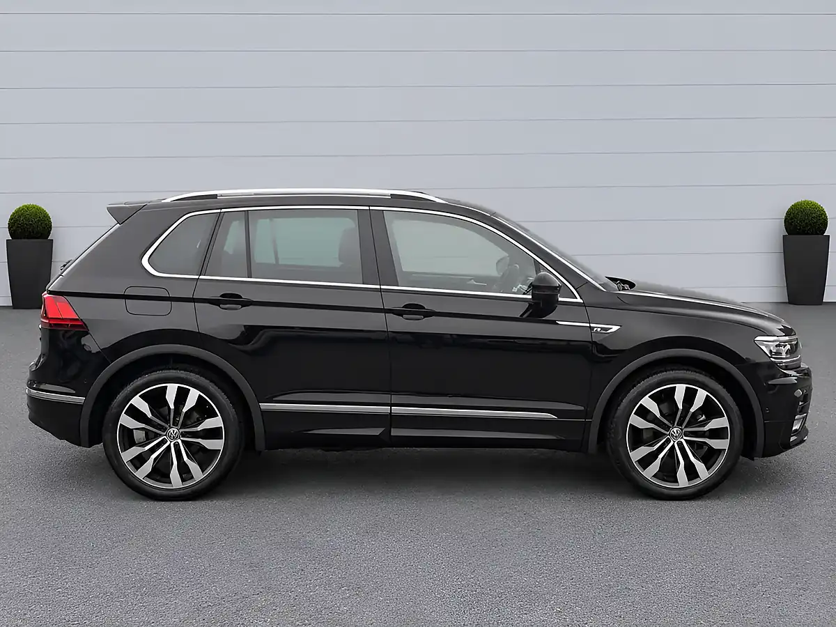 Used 2020 Volkswagen Tiguan R-Line Tech Black - Interior and Exterior details 12