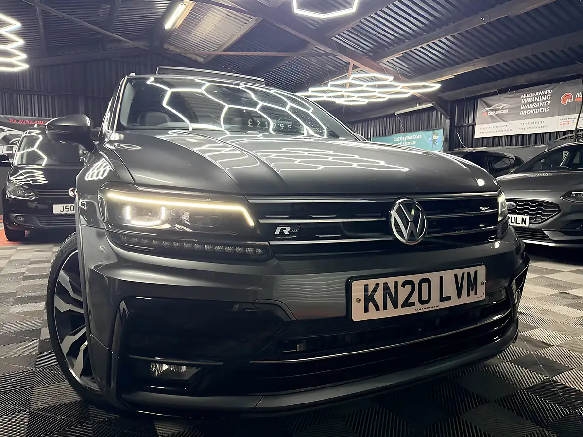 Used 2020 Volkswagen Tiguan R-Line Tech Grey - Front View