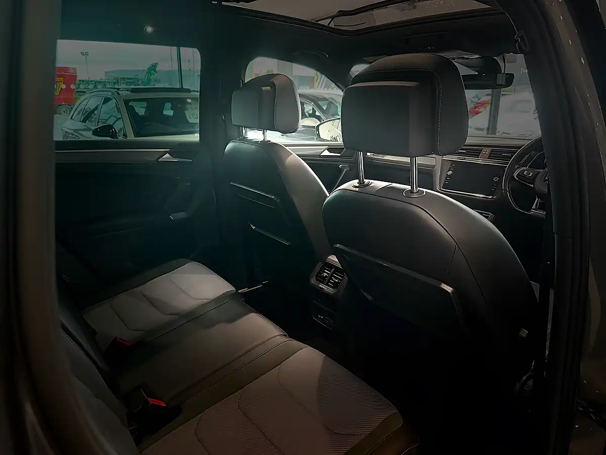Used 2020 Volkswagen Tiguan R-Line Tech Grey - Interior and Exterior details 18