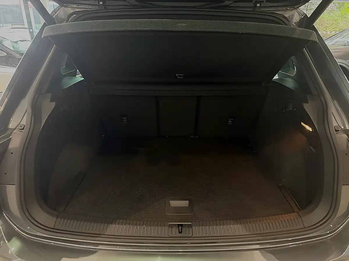 Used 2020 Volkswagen Tiguan R-Line Tech Grey - Interior and Exterior details 20