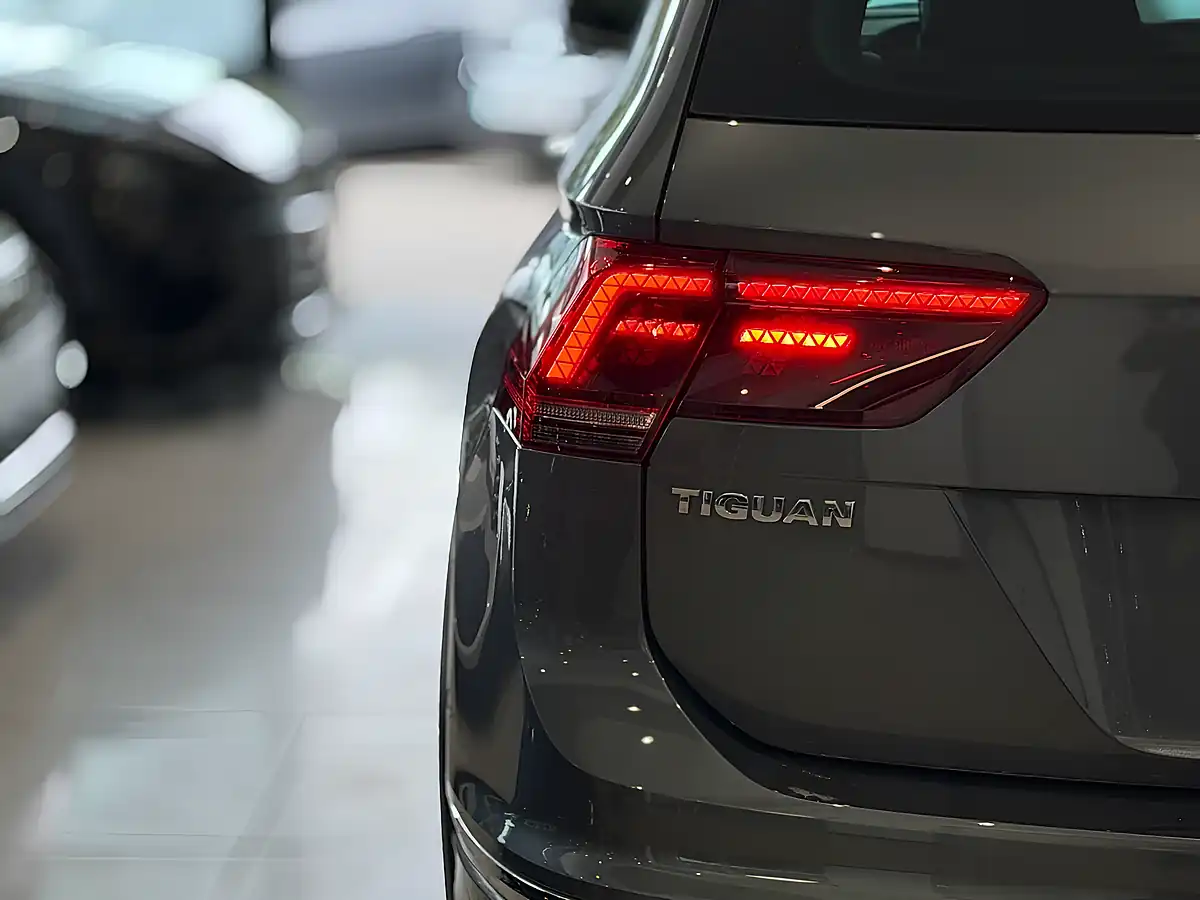 Used 2020 Volkswagen Tiguan R-Line Tech Grey - Interior and Exterior details 7