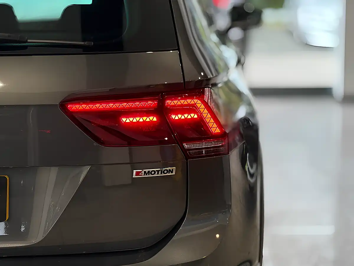 Used 2020 Volkswagen Tiguan R-Line Tech Grey - Interior and Exterior details 8