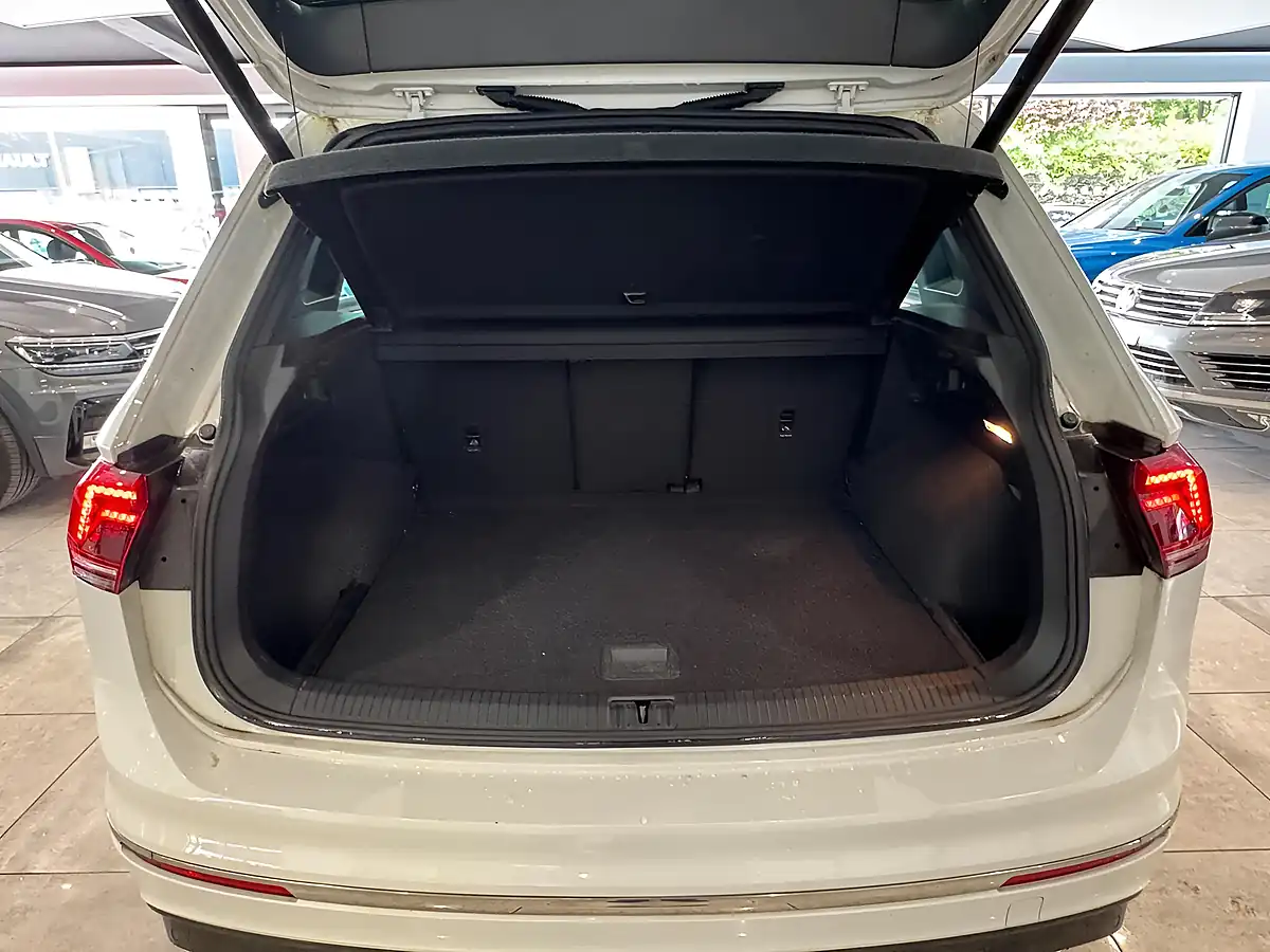 Used 2020 Volkswagen Tiguan R-Line Tech - Interior and Exterior details 11