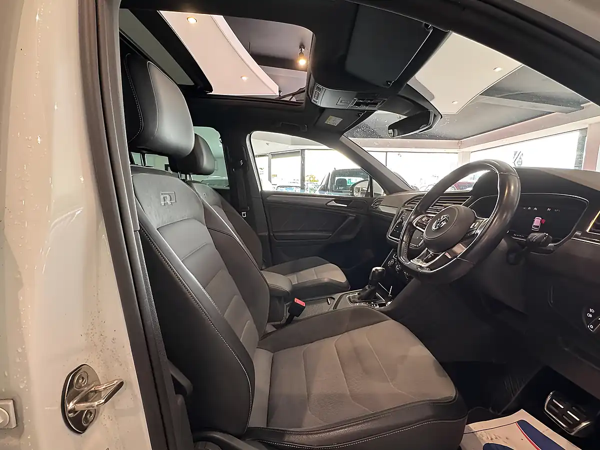 Used 2020 Volkswagen Tiguan R-Line Tech - Interior and Exterior details 16